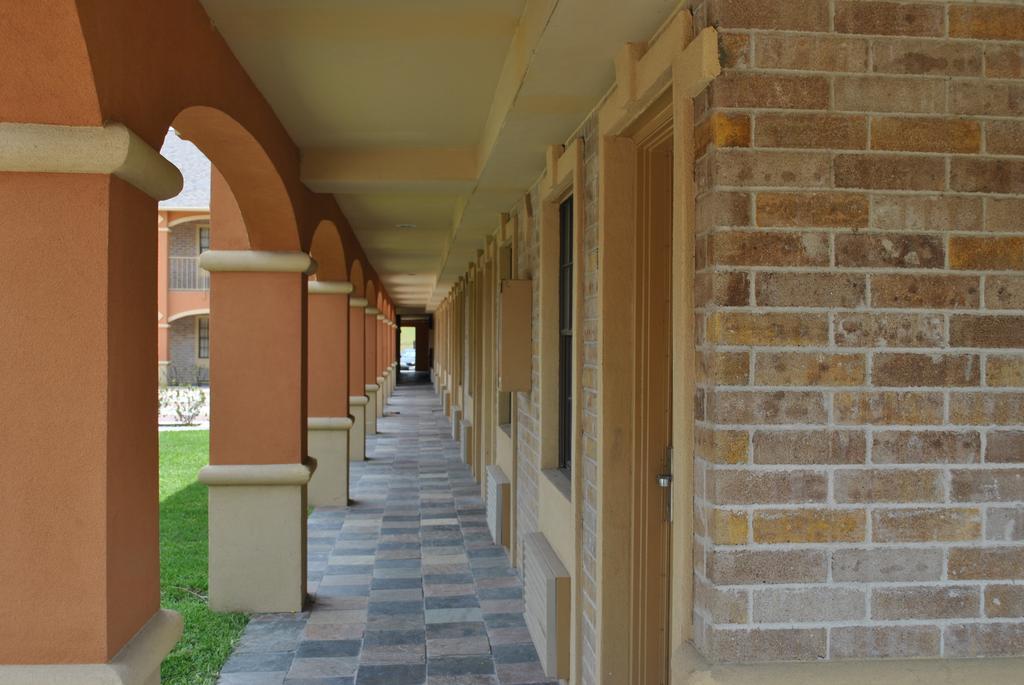 Executive Inn Brookshire Dış mekan fotoğraf